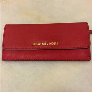 Authentic Michael Kors Wallet! Few scratches/spots